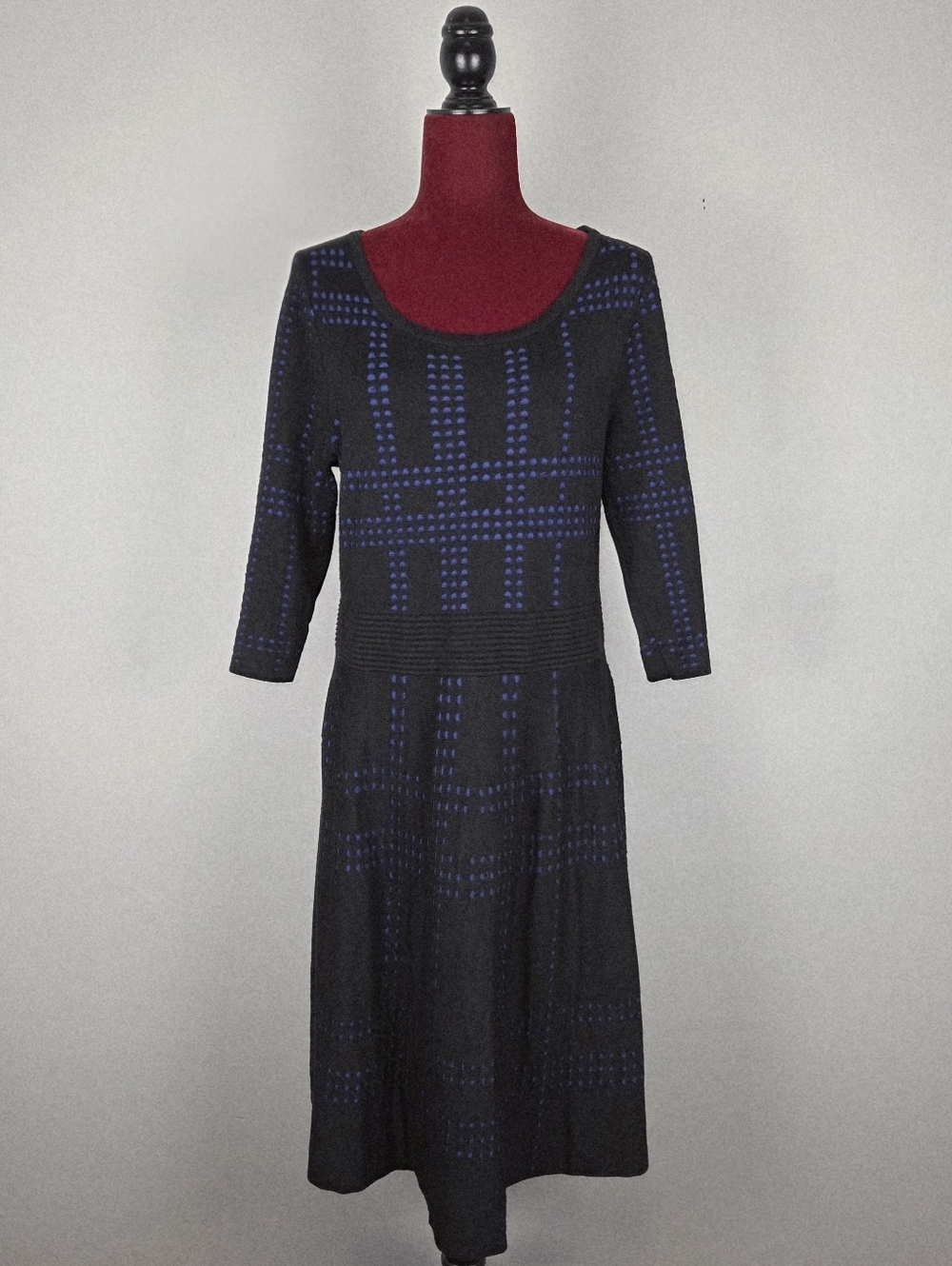 Lane Bryant Black & Blue Eyelet Fit-and-Flare Long Sleeve Knit Dress (14/16)